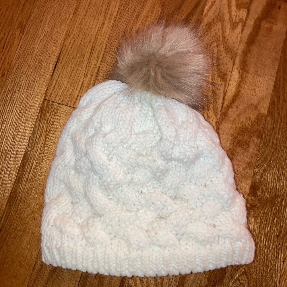 White cable knit hat
